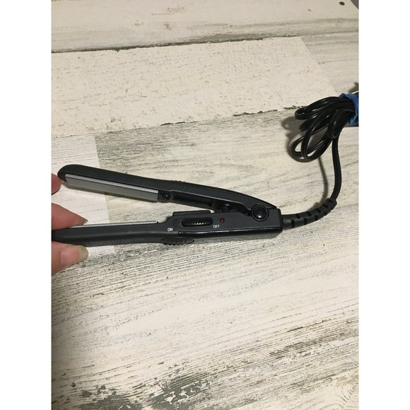 Conair mini 6” electric hair flat iron - Picture 3 of 5